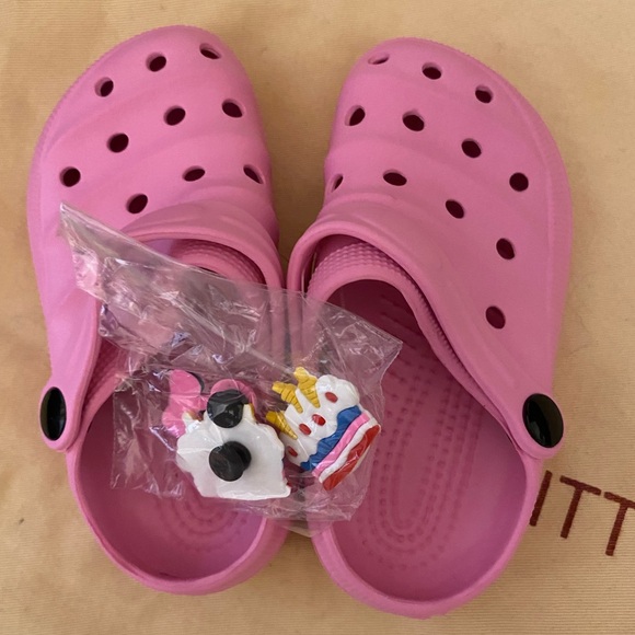 Kids shoes size 8 1/2 toddler - Picture 2 of 5